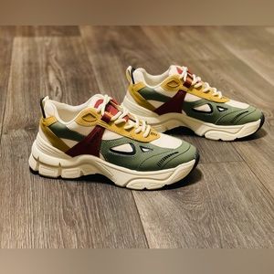 Steve Madden multicolor trainers.